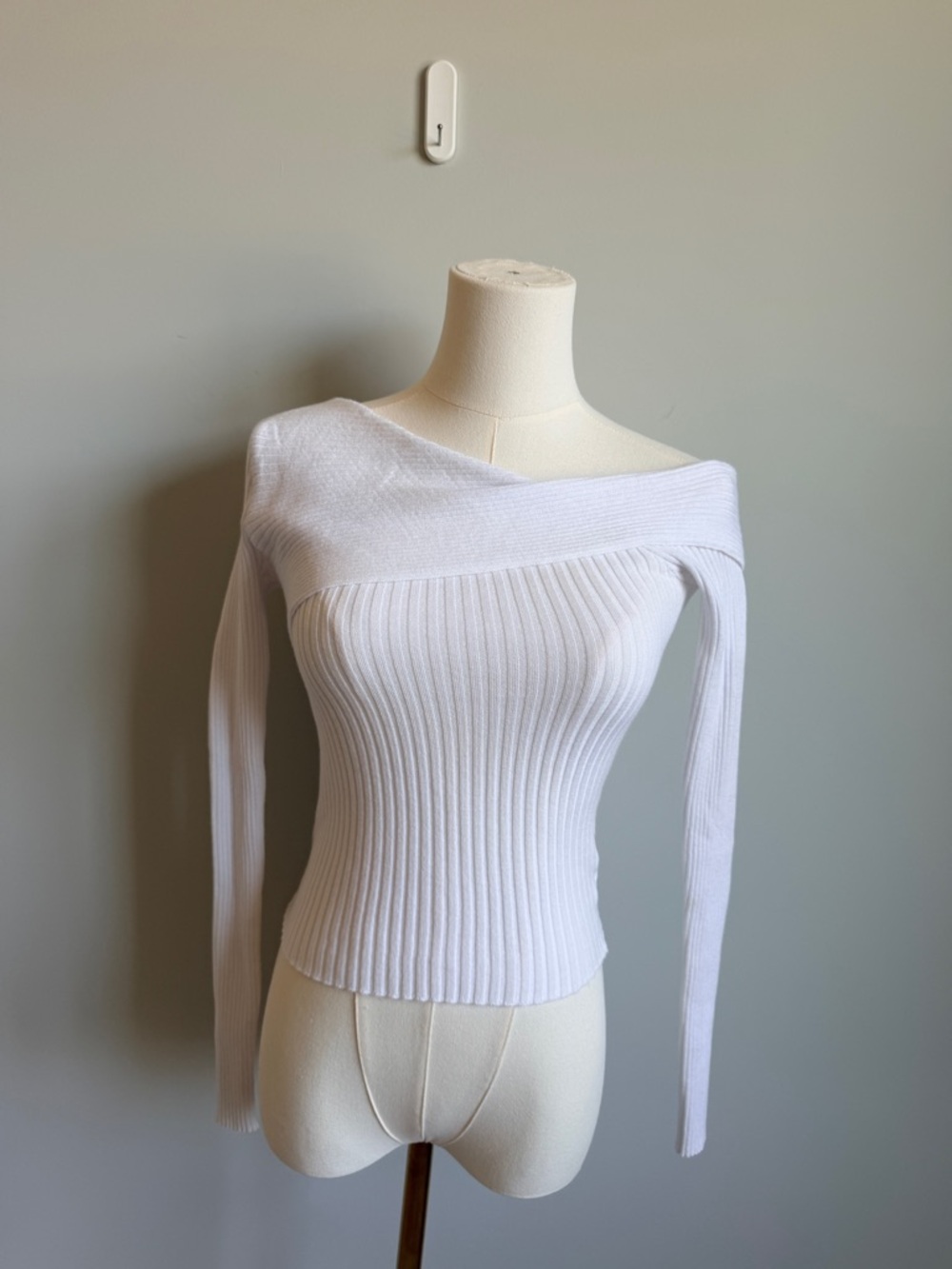 Off-Shoulder Ribbed Knit Sweater - White - Picture 2 of 4
